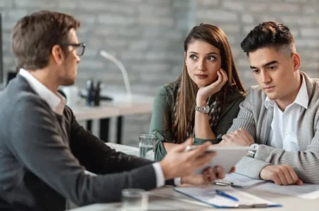 Why-is-Invoice-Factoring-Better-for-Your-Business-Than-a-Bank-Loan 1